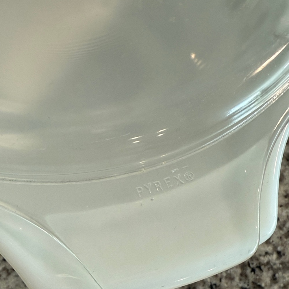 Pyrex White and Green Floral Bowls - Picture 3 of 3